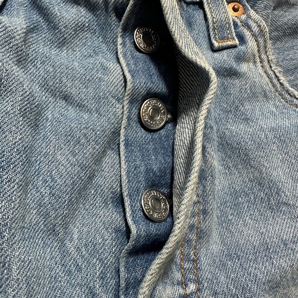 Women’s Levi's 501 Light Blue Wash Distressed Denim Cutoff Jean Shorts size 30 - Picture 4 of 9